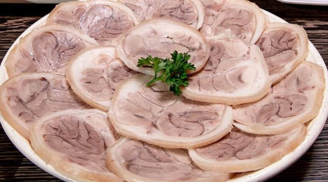 Luộc thịt cho muối trắng và nước lã là sai: Thêm nguyên liệu này để thịt thơm ngọt, trắng tinh, không bị khô