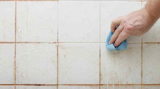 Gạch nhà tắm thường xuyên mốc bẩn, ố vàng:  Chỉ bạn 5 mẹo rẻ tiền giúp gạch nhà tắm sạch bóng
