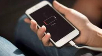 Khi sạc pin, cắm sạc vào ổ điện trước hay điện thoại trước mới đúng: Nhiều người làm sai mà không biết