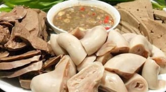 Luộc lòng xong đừng vội thái ngay, làm thêm bước này lòng trắng tinh, giòn sần sật ăn ngon hết nấc