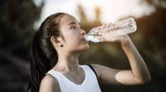 Kiểu bổ sung nước vào mùa hè có thể gây sốc nhiệt, đột quỵ rất nhanh: Số 1 rất nhiều người mắc