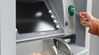Rút tiền ở cây ATM bị nuốt thẻ: Nhấn thêm một nút là lấy lại dễ dàng, không cần chờ đợi quá lâu