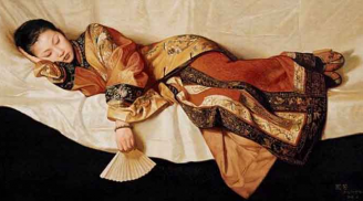 Cung nữ thời cổ đại ngủ phải nằm nghiêng, chân co vì một 'quy tắc ngầm' ai cũng sợ