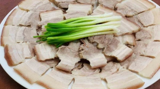 Luộc thịt cho muối và nước lã vẫn sai: Làm theo cách này thịt trắng tinh, không khô, hương vị cực hấp dẫn