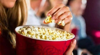 Tại sao nhiều người vẫn ăn bắp rang bơ ở rạp chiếu phim, mặc dù trước đây từng bị cấm