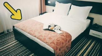 Giường ngủ khách sạn có tấm khăn trải ngang giường: 90% khách hàng để phí không dùng