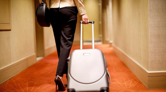 Vào khách sạn 5 sao ngay sau khi hạ cánh, nữ tiếp viên cho biết: 99% đồng nghiệp làm việc này