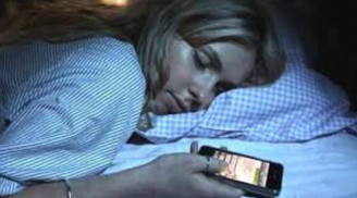 Đi ngủ đừng để thứ này ở đầu giường, ảnh hưởng rất xấu đến sức khỏe, nhiều người biết nhưng vẫn 'tiện tay'