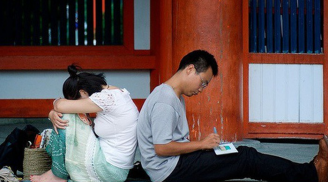 Dân gian bảo nhau: Đàn ông cắp chà, đàn bà làm tổ, 'cắp chà' là làm gì?
