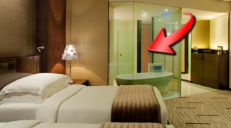 Tại sao phòng tắm nào trong khách sạn cũng lắp kính trong suốt? Nhân viên tiết lộ bí mật