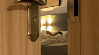 Đi ngủ nên đóng hay mở cửa phòng là tốt nhất? Tưởng đơn giản mà nhiều người làm sai