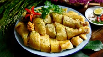 Vớt gà luộc ra khỏi nồi: Gà vừa tanh vừa đỏ, thêm 1 bước này gà vàng ươm, ngọt thịt