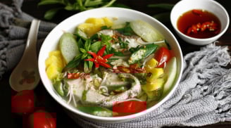 Nấu canh cá nước nóng vẫn tanh: Đầu bếp làm 1 việc nước ngọt, hết tanh ngay