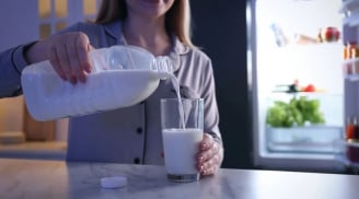 Có nên uống sữa buổi tối trước khi đi ngủ không?