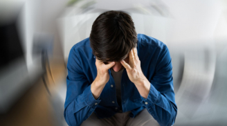 Vì sao nhiều người bị hoa mắt chóng mặt khi đứng dậy?