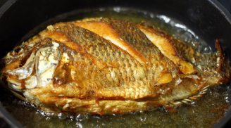 Rán cá đừng chỉ cho dầu, thêm vào 3 thứ cá vàng giòn, thơm phức