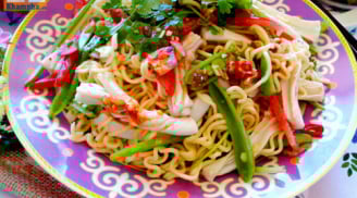 Cách ăn mì tôm buổi sáng vừa bổ vừa ngon