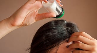 Pha loãng nước muối rồi đem ủ tóc: Sạch hết gầu, lâu bết