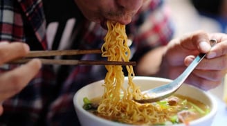 Ăn mỳ tôm buổi sáng cứ thêm là 1 thứ, vừa ngon vừa bổ gấp đôi