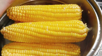 Luộc ngô thêm thứ này vào nồi, ngô ngọt - dẻo - thơm