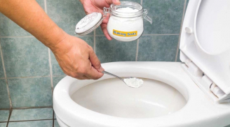 Rắc nắm bột này vào nhà vệ sinh: Khử hết mùi hôi, không cọ cũng sạch