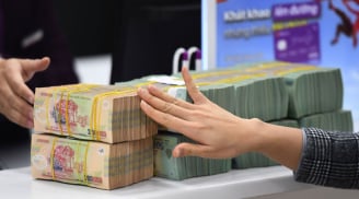 Có 200 triệu nên mua vàng hay gửi tiết kiệm để thu lợi nhuận cao hơn?