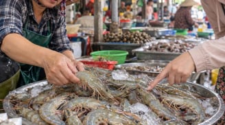Mua tôm chọn con cong hay thẳng là ngon nhất?