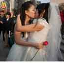 Hôn nhau kinh hoàng trong ’đám cưới đồng tính’ Trung Quốc