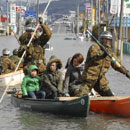 Những hình ảnh đầu tiên về cứu hộ ở Nhật Bản