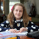 Bé gái mù 10 tuổi phiên dịch cho Nghị viện châu Âu