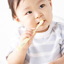 Khi nào bắt đầu cho bé đánh răng bằng kem đánh răng?