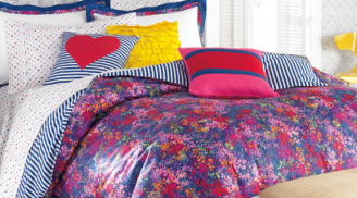 Bí quyết trang trí giường ngủ: Thiếu nữ giữa rừng hoa