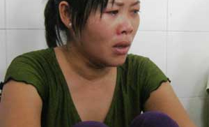 Vụ 6 nữ sinh bị ném bom xăng: Nước mắt tủi cực của những người mẹ