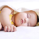 Có nên cho con nằm cũi ngủ riêng ngay từ lúc sơ sinh?