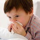 Mùa viêm mũi lại đến, có nên dùng máy để xông mũi họng cho con?