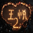 Hàng ngàn người tưởng niệm bé Duyệt, chống lại sự vô cảm cộng đồng
