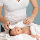 “Rỉ tai” cho mẹ bé cách ứng phó khi bé sơ sinh bị mụn