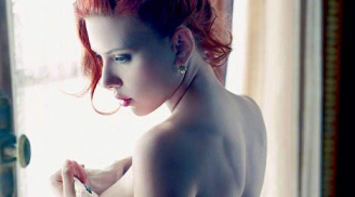 Scarlett Johansson hờ hững xiêm y trên Vanity Fair