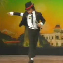 8 tuổi nhảy Michael Jackson, hát “Chú ếch con”