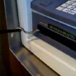 Rắn độc trong máy ATM?