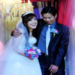 'Long ruồi' Thái Hòa sung sướng với vợ mới