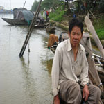 Những ngư phủ lặn tìm xác người trên dòng Hương Giang