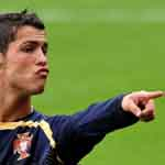 Từ Tây Ban Nha, Ronaldo “chỉ đạo” dọn dẹp Chelsea