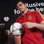 Casillas ngao ngán trước trái bóng Euro 2012