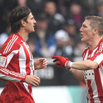 Gạ mua Schweinsteiger và Gomez: Chelsea trả đũa Bayern