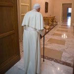 Ngày đầu tiên của Giáo hoàng Benedict sau khi từ nhiệm