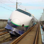 Tàu cao tốc Nhật Bản trật bánh khỏi đường ray