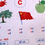 Lại thêm sách lớp 1 vẽ cờ Trung Quốc