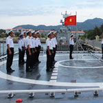 Chào cờ Tổ quốc trên chiến hạm uy lực Đinh Tiên Hoàng