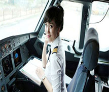 Nữ cơ phó Việt Nam xinh đẹp điều khiển Airbus 321